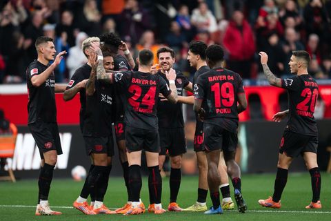 Bayer Leverkusen jubelt über den Treffer zum 2:0. Foto: Marius Becker/dpa