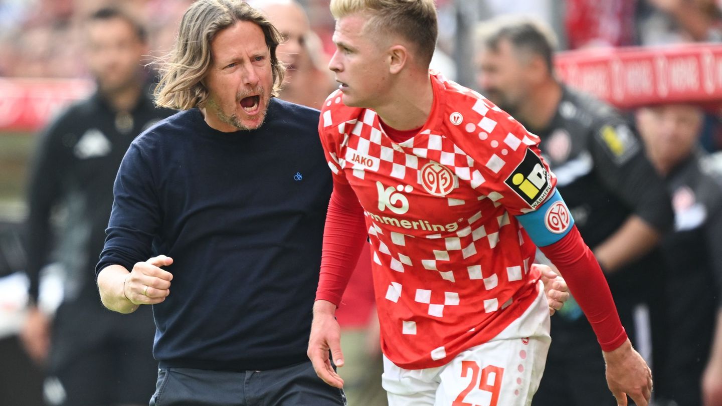 Für den Mainzer Trainer Bo Henriksen (l) und Nationalstürmer Jonathan Burkardt - dann aber im Trikot von Eintracht Frankfurt - k