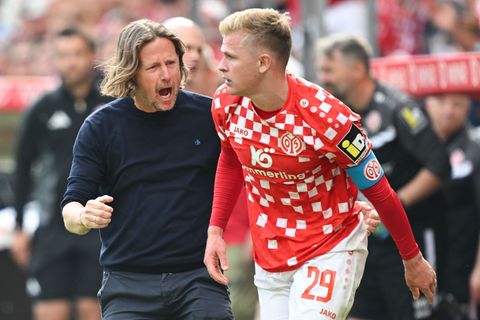 Für den Mainzer Trainer Bo Henriksen (l) und Nationalstürmer Jonathan Burkardt - dann aber im Trikot von Eintracht Frankfurt - k