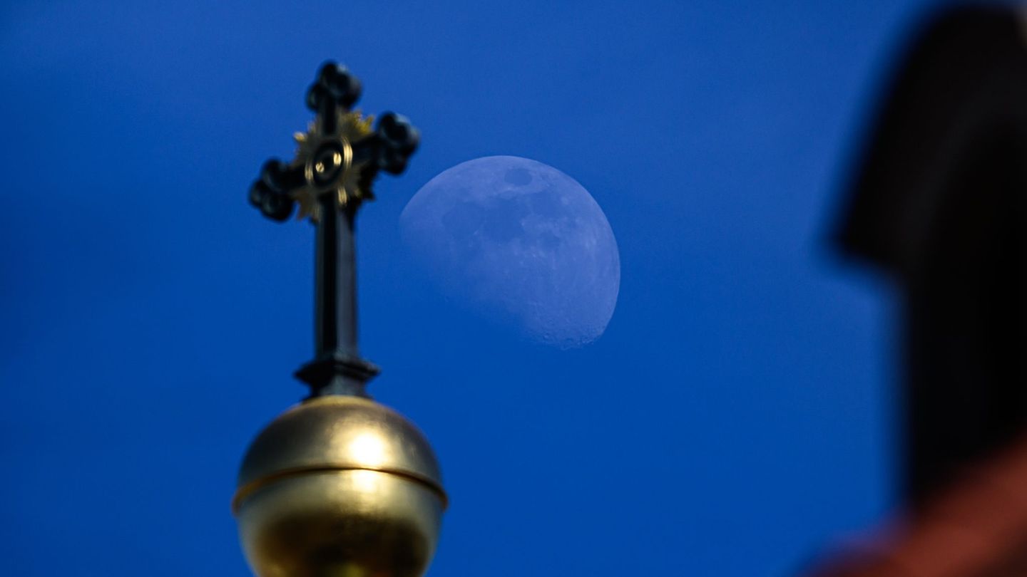 Die Synode der EKD tagt in Dresden. (Symbolbild) Foto: Robert Michael/dpa