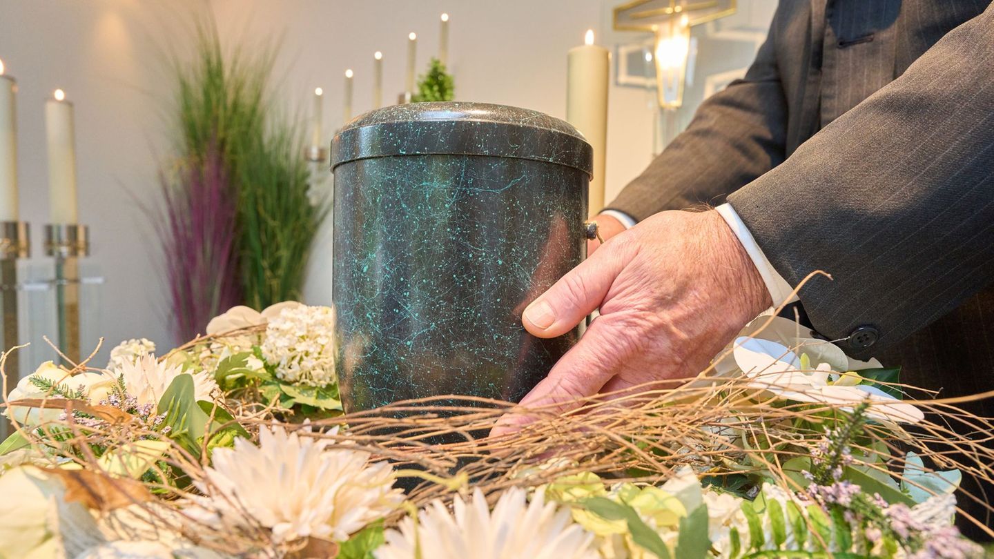 Bestattungen: Urne im Wohnzimmer - Nicht in Baden-Württemberg