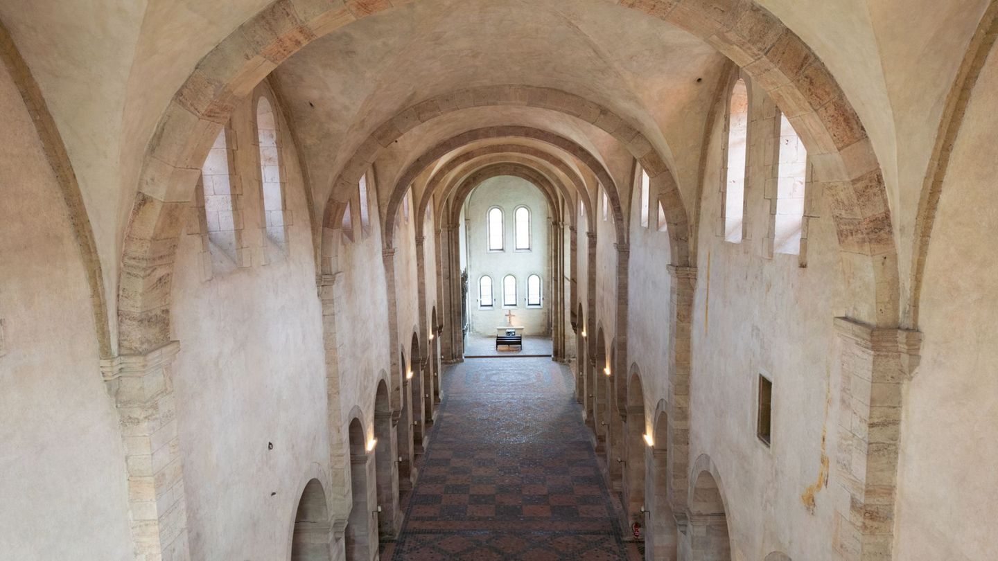 Die Basilika des Klosters Eberbach. (Archivbild) Foto: Boris Roessler/dpa