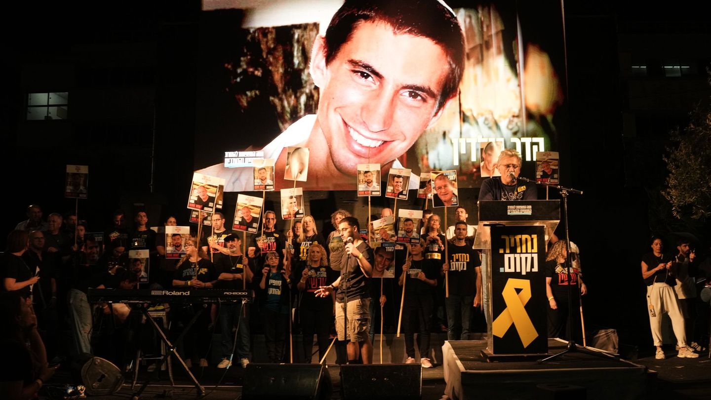 Der 2014 getötete Soldat Hadar Goldin ist eines von vielen Opfern der Hamas. Foto: Mahmoud Illean/AP/dpa