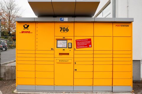 Sieht aus wie ein Automat, ist ein Automat und ist obendrein noch eine Postfiliale: eine Poststation in Sankt Augustin (NRW). Fo