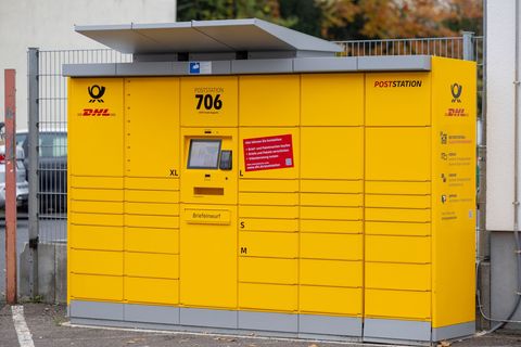 Gestatten, ihre Postfiliale: Die Bundesnetzagentur hat in NRW 13 Automaten als Postfilialen zugelassen, diese hier in Sankt Augu
