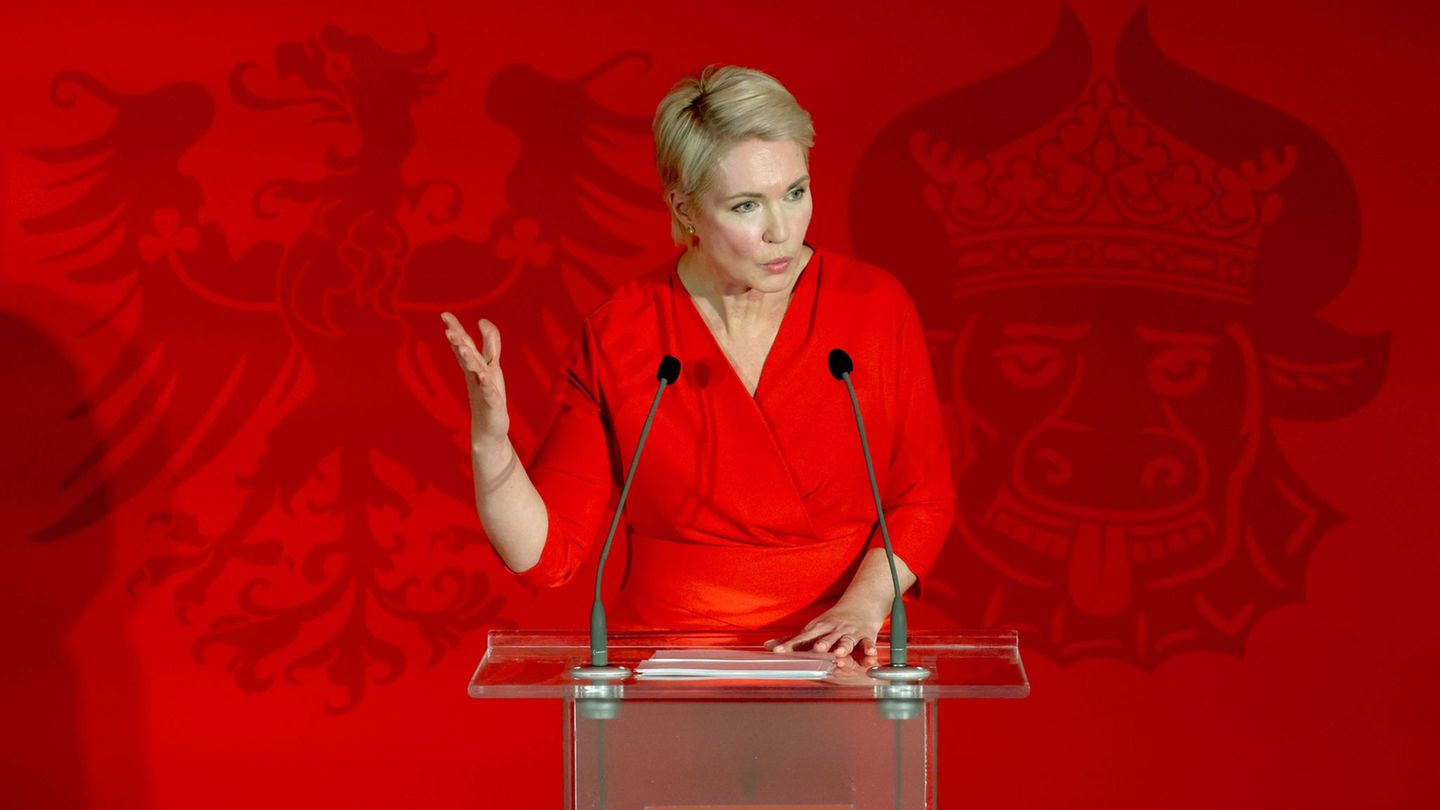 Mecklenburg-Vorpommerns Ministerpräsidentin Manuela Schwesig (SPD) hat eine aktive Verteidigung der Demokratie angemahnt. (Archi
