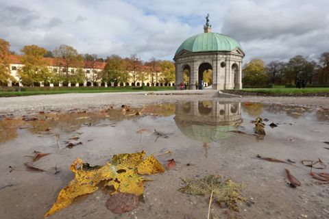 Vor allem an den Vormittagen müssen die Menschen mit Regen rechnen. (Symbolbild) Foto: Karl-Josef Hildenbrand/dpa