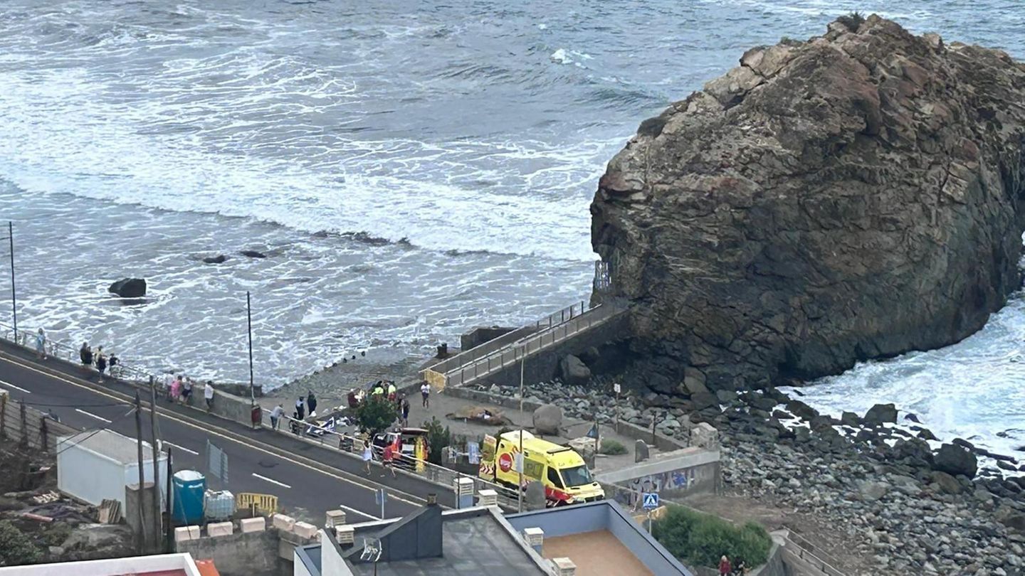 Rettungskräfte am Playa del Roque de las Bodegas auf Teneriffa