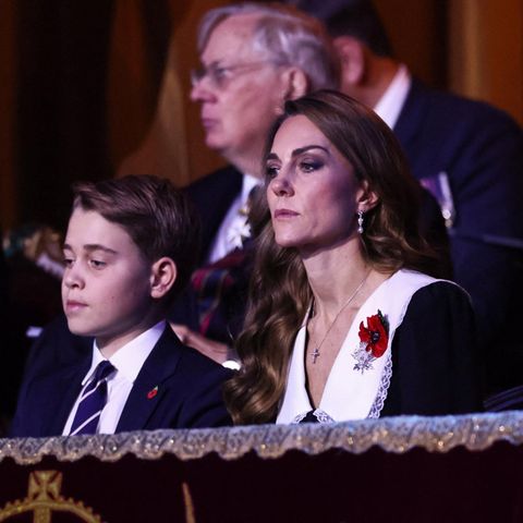 Prinz George sitzt neben Mutter Kate in einer Loge der Royal Albert Hall