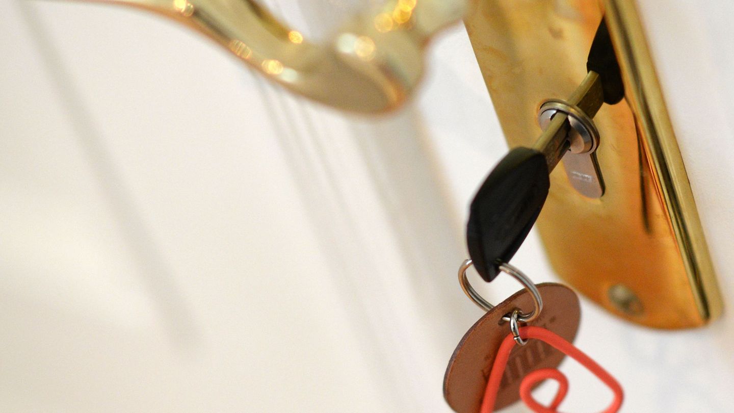 Ein Feuerwehrmann konnte helfen, ein kleines Mädchen, das sich im Bad eingeschlossen hatte, zu befreien. (Symbolbild) Foto: Jens