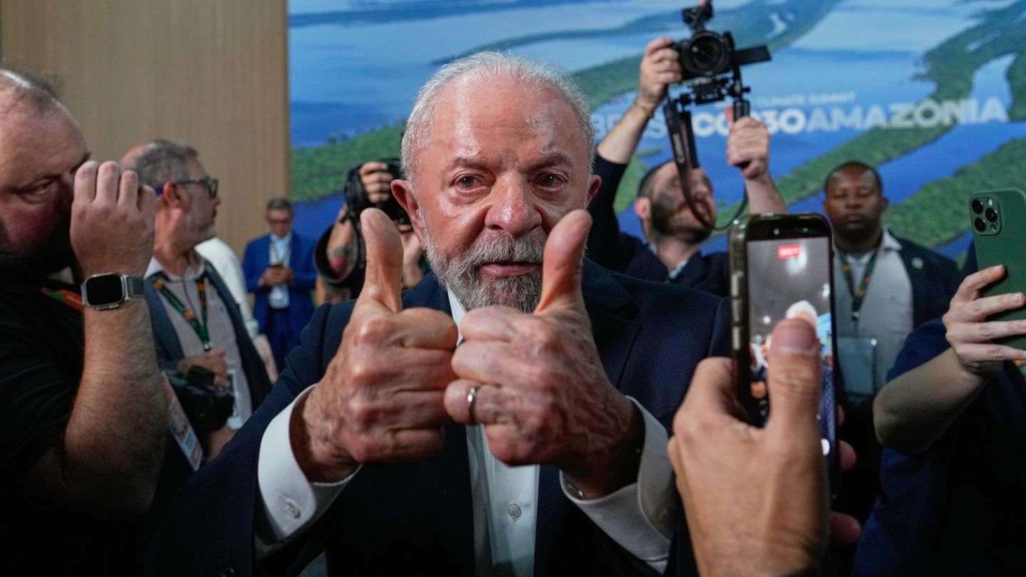 Verbreitet Zuversicht und strahlt Entschlossenheit aus: Brasiliens Präsident Lula. Foto: Eraldo Peres/AP/dpa
