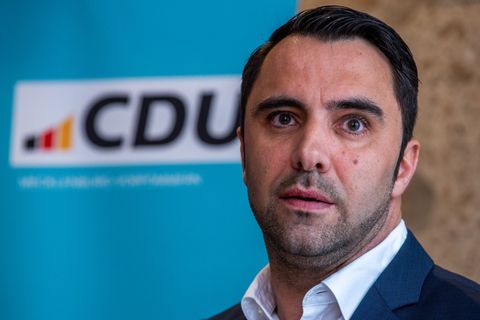 Daniel Peters ist seit April 2024 Partei- und Fraktionsvorsitzender im Nordosten. (Archivbild) Foto: Jens Büttner/dpa