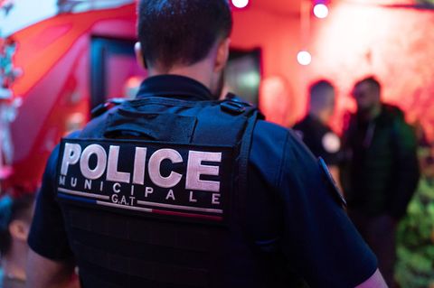 Großbrand in Frankreich: Als die Polizei den illegalen Musikdreh beenden wollte, eskalierte die Situation (Symbolbild)