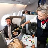 Die eigentliche Bedeutung dieses Codes ist gar nicht so abwegig und kann vielleicht selbst erraten werden. Als "Senior Mama" wird eine Flugbegleiterin bezeichnet, die langjährige Erfahrung in ihrem Beruf besitzt. Ein älterer Stewart hingegen wird allgemein "Senior" genannt. "Senior Mamas" gelten offenbar als etwas strenger als jüngere Flugbegleiterinnen. Entscheiden muss das aber wohl jeder Fluggast selbst ...