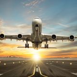 Bestimmte Codes müssen internationale Gültigkeit besitzen, damit Kommunikation im gesamten Luftraum möglich ist und reibungslos funktionieren kann. Auch "Slot" und "CTOT" zählen zu diesen geheimen Codes. Sie bezeichnen Zeitfenster für den Flugstart. Ein sogenannter Time-Slot wird in der Fachsprache mit CTOT abgekürzt. Dechiffriert bedeutet der Code: "Calculated Time Of Takeoff"