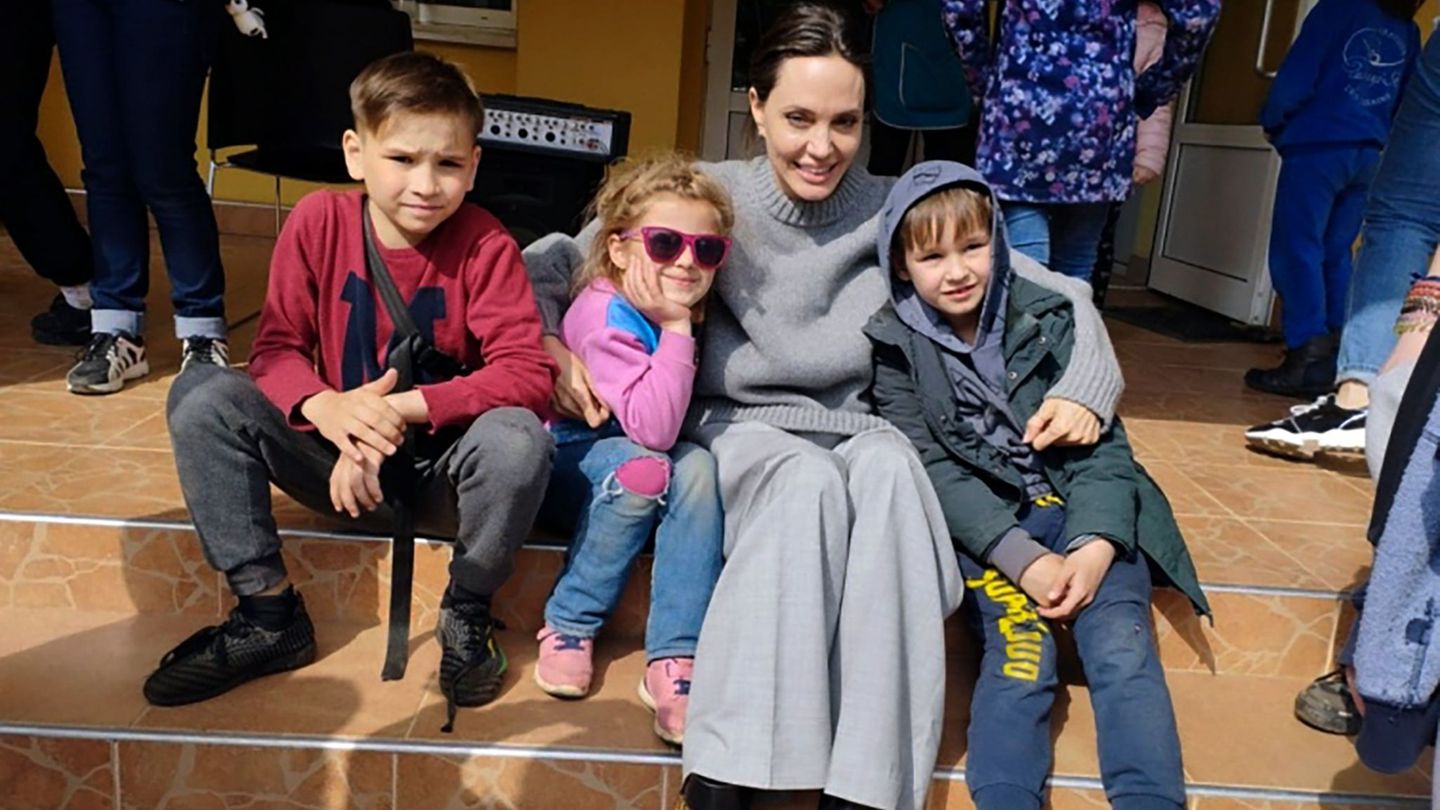 Krieg in der Ukraine: Hollywood-Star Jolie berichtet von Drohnengefahr in Ukraine