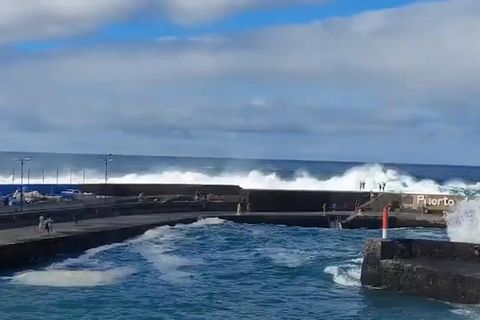 Teneriffa: Mehrere Menschen sterben nach Riesenwellen (Video)