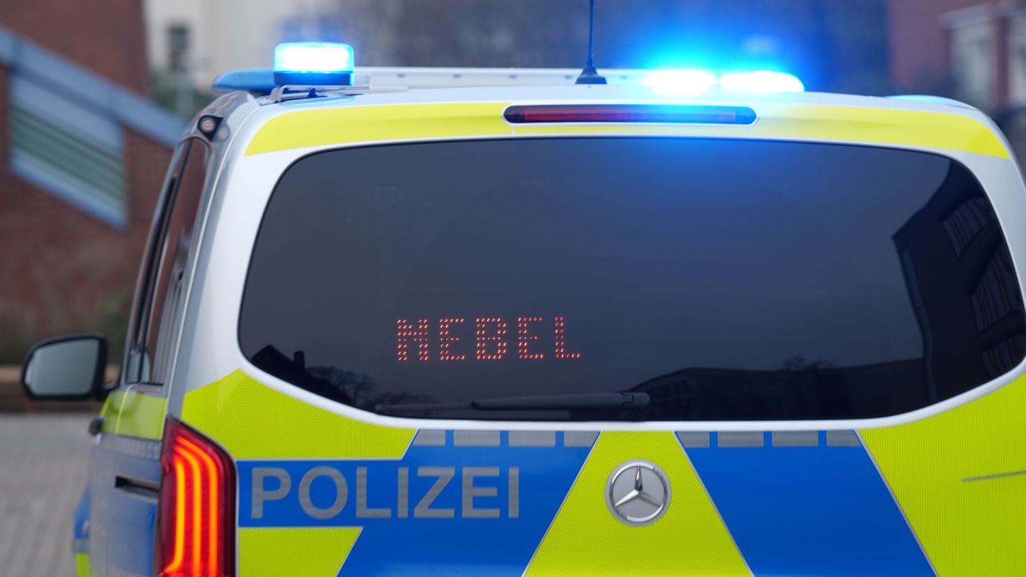 Die Polizei appelliert immer wieder an Autofahrer, bei schlechter Sicht langsamer zu fahren. (Symbolbild) Foto: Marcus Brandt/dp