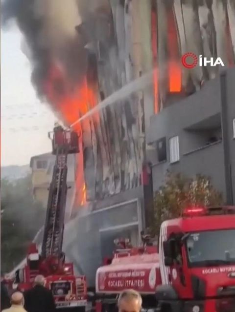 Mehrere Tote: Großbrand zerstört Parfümlager in der Türkei