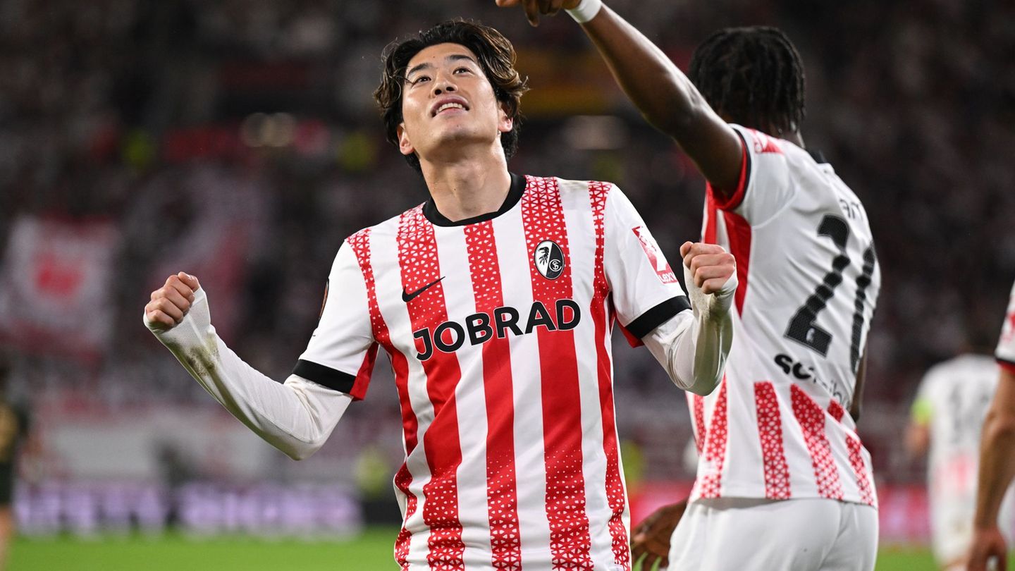 Yuito Suzuki war nach einer Ecke für Freiburg erfolgreich. Foto: Harry Langer/dpa