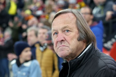 Eishockey-Legende Erich Kühnhackl ist mit dem Bayerischen Verdienstorden ausgezeichnet worden. Foto: Christian Kolbert/dpa