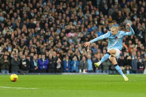Erling Haaland vergab einen Strafstoß, erzielte aber die Führung für Manchester City. Foto: Jon Super/AP/dpa
