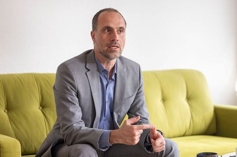 Der Bund muss noch einiges klären, damit es mit dem Krankenhausplan vorangehen kann, sagt Minister Clemens Hoch (SPD). (Archivbi