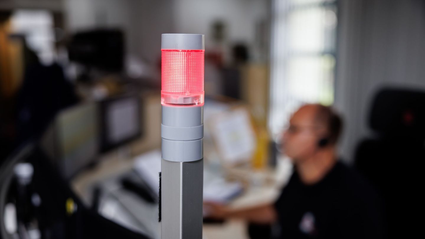 Wer in einer Notrufzentrale anruft, steht meist unter Stress. Muss man nach den richtigen Worten suchen, wird die Situation noch