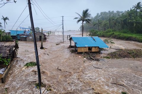 "Fung-Wong" löste teilweise schwere Überflutungen aus. Foto: ---/Catanduanes LGU/XinHua/dpa