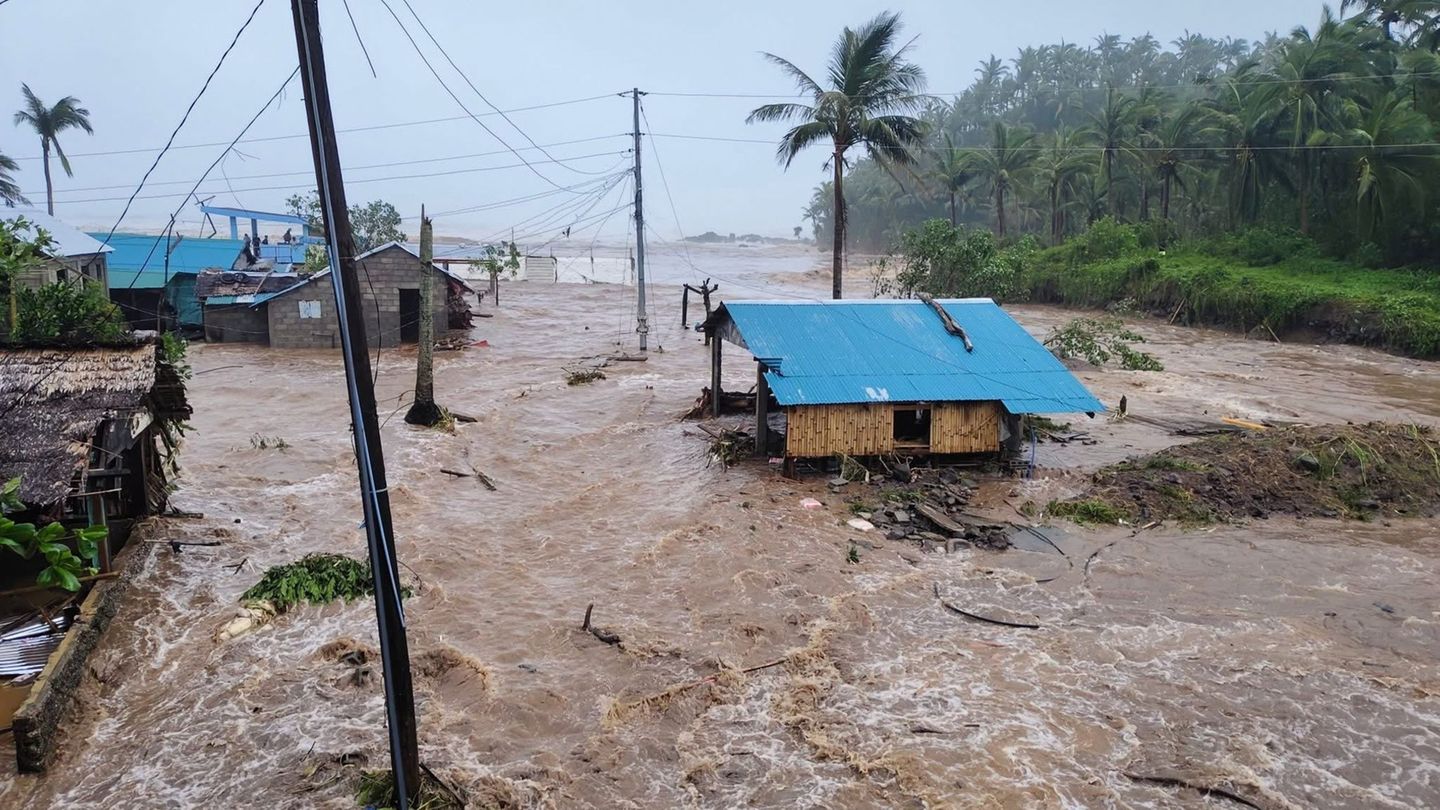 Tropischer Wirbelsturm: Taifun "Fung-Wong" legt Teile der Philippinen lahm