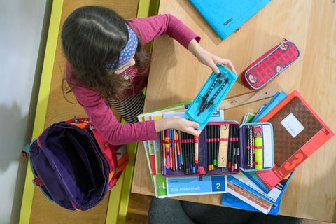 In Bayern wird die Zahl der Schüler in den kommenden Jahren steigen. (Symbolbild) Foto: Hendrik Schmidt/dpa
