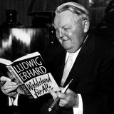 Er gilt als Vater des deutschen Wirtschaftswunders und Erfinder der "Sozialen Marktwirtschaft": Vor seiner Zeit als Kanzler arbeitete Ludwig Erhard (1897 bis 1977) als Ökonom und Hochschulprofessor. Doch es war seine Zeit als Wirtschaftsminister unter Konrad Adenauer, die ihn zu einem der beliebtesten Politiker machte – dank seiner Devise: Wohlstand für alle.