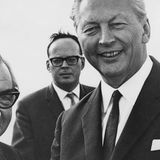 Zu heftigen Diskussionen in Kiesingers (rechts) Amtszeit führten auch die 1968 verabschiedeten Notstandsgesetze sowie Gesetze, die zur Verjährung von NS-Kriegsverbrechen führten. Bei den Bundestagswahlen 1969 schaffte es die CDU zwar erneut stärkste Kraft zu werden, zum Bundeskanzler wurde hingegen Kiesingers Kontrahent, der bisherige Außenminister Willy Brandt (SPD) gewählt.