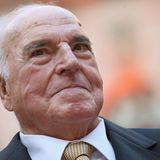 Sein größter Verdienst bleibt die Wiedervereinigung Deutschlands, die unter seiner Führung 1990 erreicht wurde. Kohl setzte zudem auch auf eine Vertiefung der europäischen Integration. Die 1999 aufgedeckte CDU-Spendenaffäre beschädigte seinen Ruf, im Jahr 2000 ließ er aufgrund dessen auch den Ehrenvorsitz in seiner Partei ruhen.