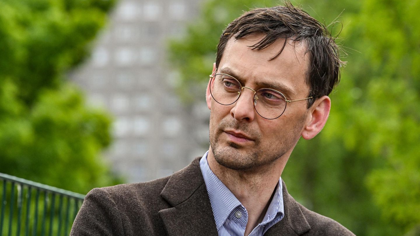 Martin Hikel bei einem Termin in Neukölln