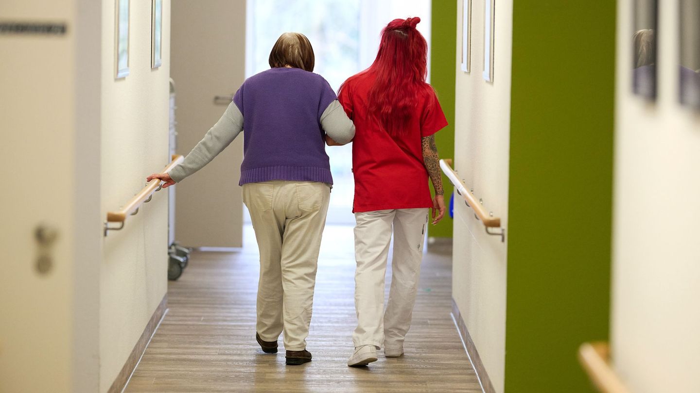 Der Pflegeplatzfinder würde nach Einschätzung der CDU-Fraktion Familien entlasten und Planungssicherheit schaffen. (Archivbild)