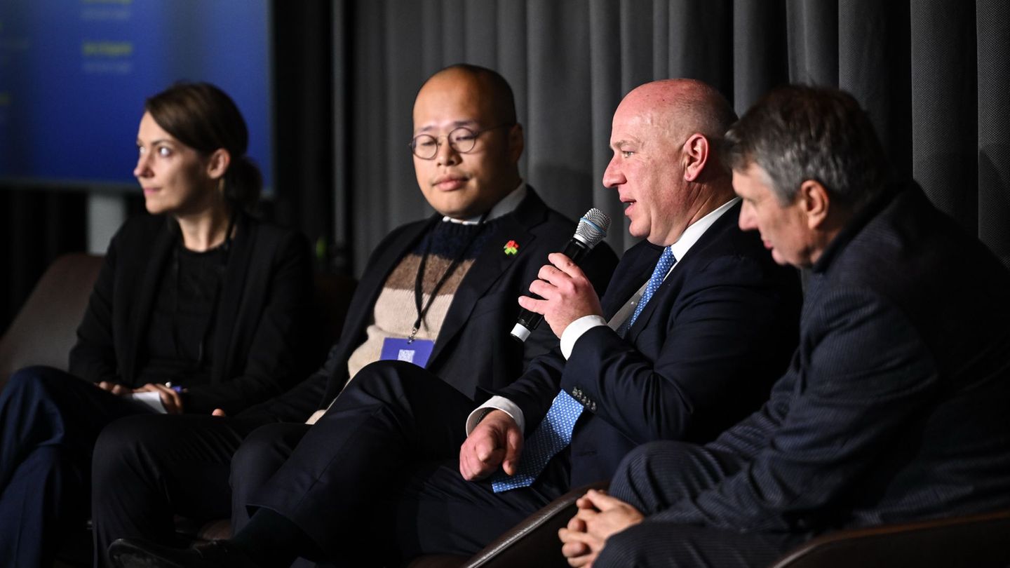 Oppositionelle und politisch Verfolgte aus Diktaturen betonen in Berlin den Wert von Freiheit und Demokratie. Foto: Britta Peder
