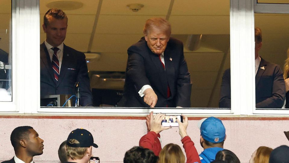 US-Präsident besucht NFL-Spiel