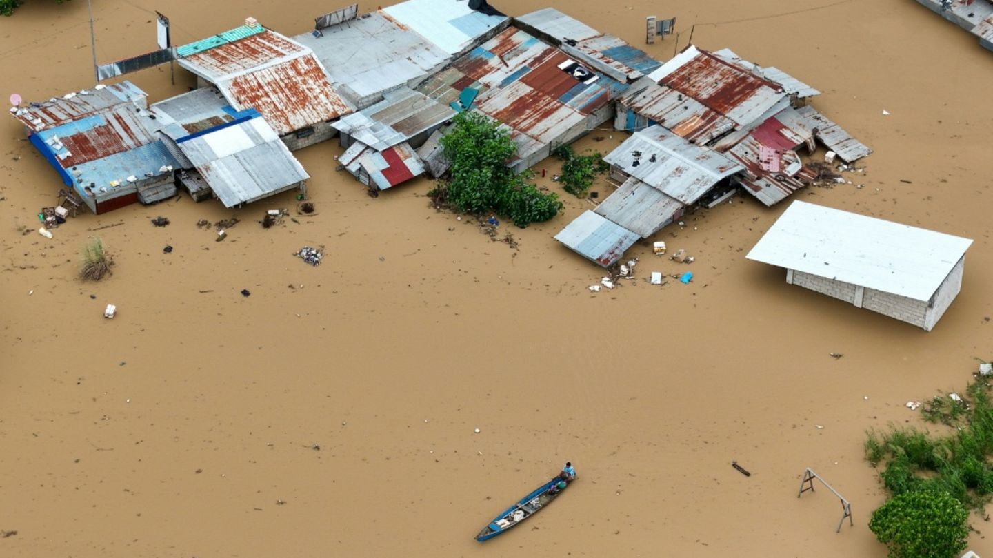 Überflutete Häuser in der Stadt Tuguegarao