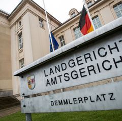 Der aufsehenerregende Unfall in Schwerin-Lankow wird vor dem Amtsgericht verhandelt. Foto: Jens Büttner/dpa-Zentralbild/dpa