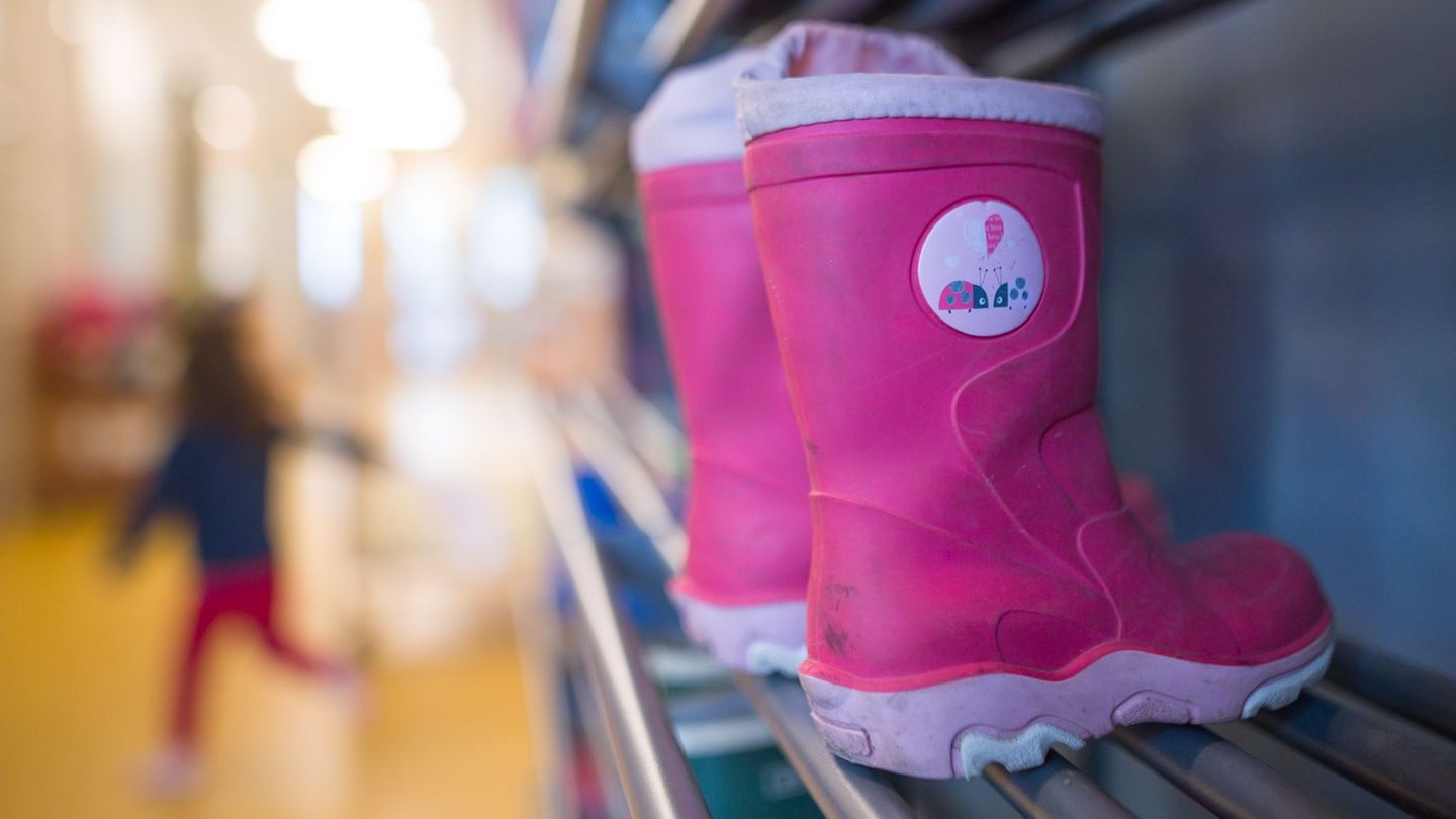 Gebührenfreie Kitas und Krippen fordern die Freien Wähler für Hessen. (Symbolbild) Foto: Sebastian Gollnow/dpa