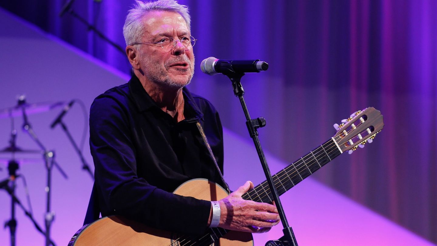 Das Lied "In meinem Garten" von Reinhard Mey landete nach der Haftbefehl-Doku in den Charts (Archivbild). Foto: Gerald Matzka/dp