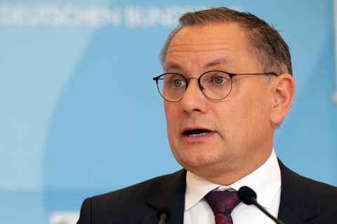 AfD-Chef Tino Chrupalla spricht von Spaltung. (Archivbild) Foto: Alicia Windzio/dpa