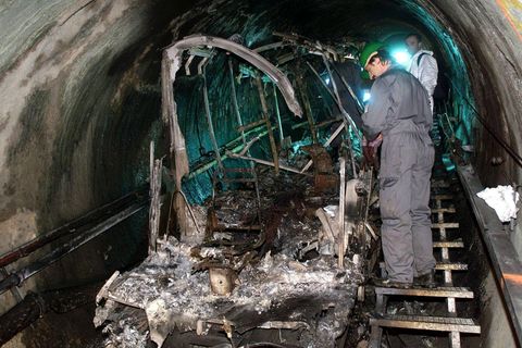 Nur 12 Menschen überlebten das Tunnel-Inferno. (Archivbild) Foto: Franz Neumayr/epa apa/dpa