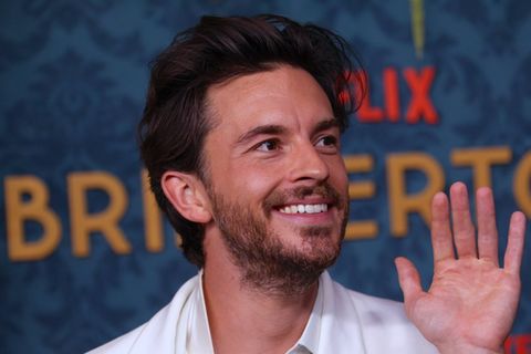 Jonathan Bailey wurde am 4. November von "People" als neuer "Sexiest Man Alive" präsentiert.