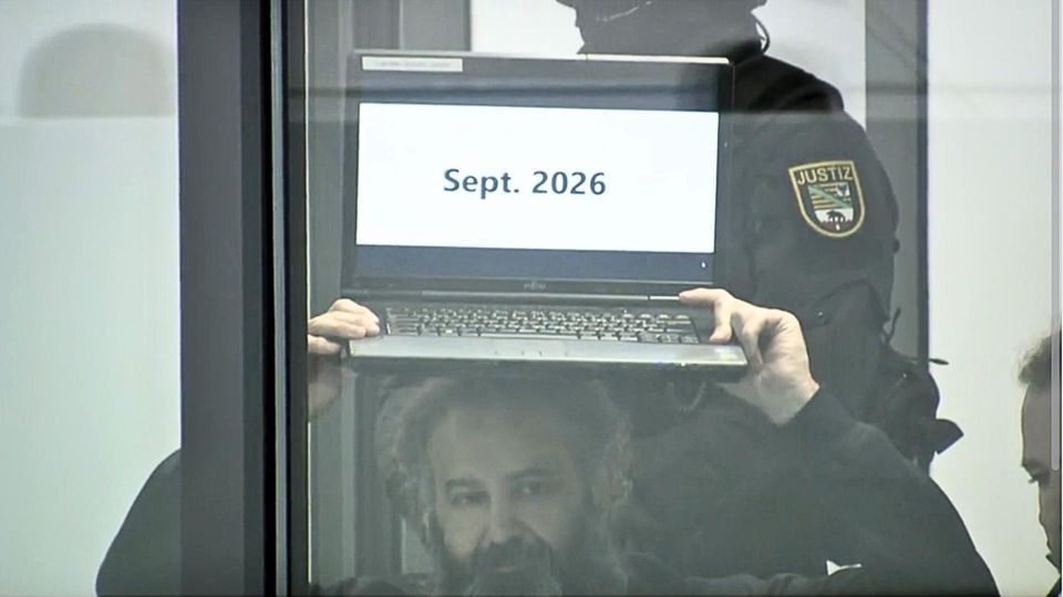 Taleb A. zeigt im Gericht rätselhafte Botschaften