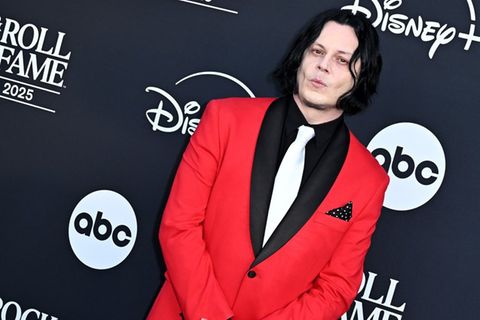 Jack White tauchte alleine auf bei der Zeremonie im Peacock Theater in Los Angeles.
