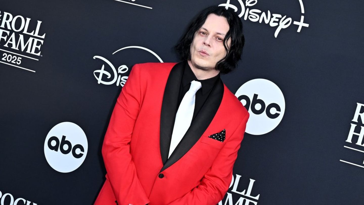 Jack White tauchte alleine auf bei der Zeremonie im Peacock Theater in Los Angeles.