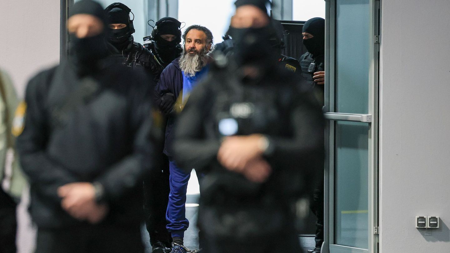 Anschlag: Opfer des Weihnachtsmarkt-Anschlags sitzen Täter gegenüber