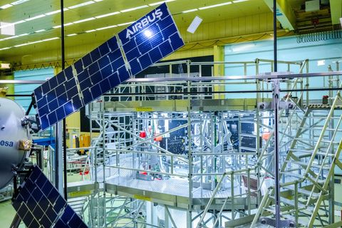 Das vierte Europäische Servicemodul (ESM) für das Orion-Raumschiff soll am Wochenende mit dem Schiff nach Florida gebracht werde